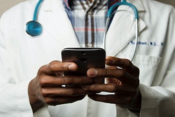 What Are the Pros and Cons of Mobile Health Technology